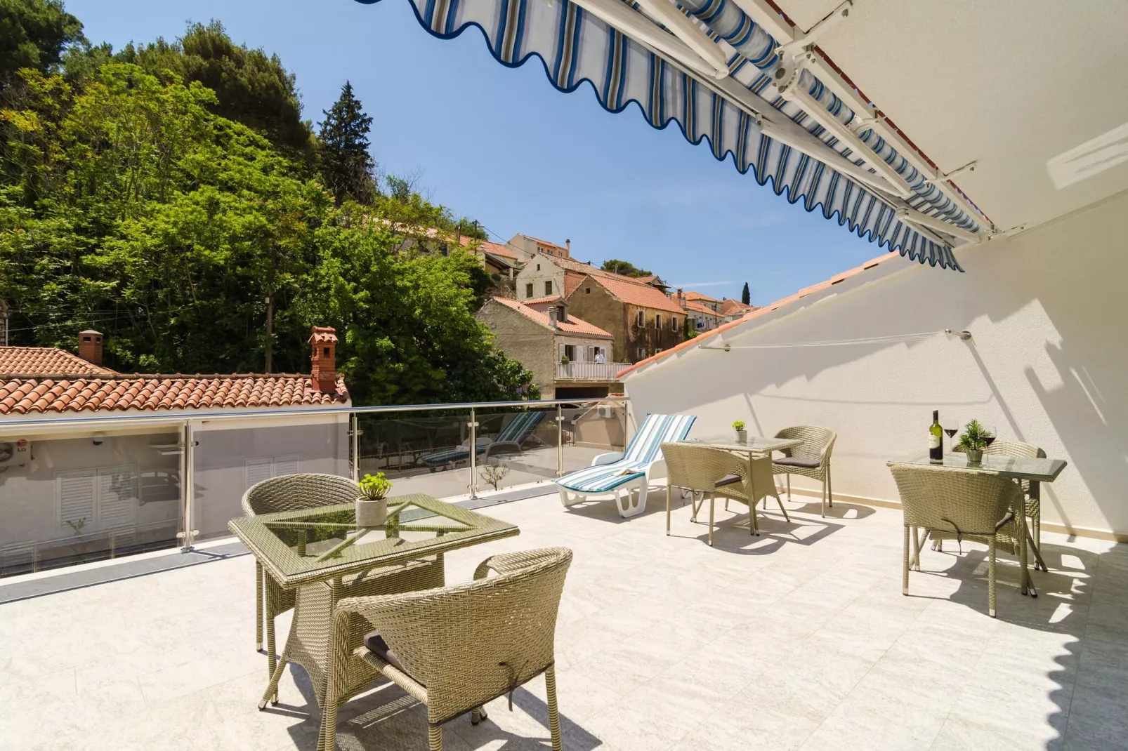 Apartments & Rooms Barišić -  Double Room with Patio and Garden View(Second floor-Soba 2)-Terras