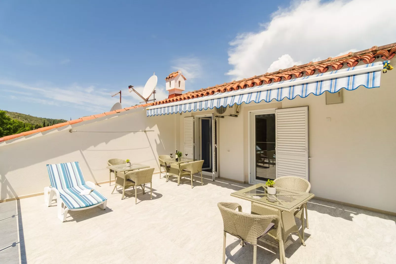 Apartments & Rooms Barišić -  Double Room with Patio and Garden View(Second floor-Soba 2)-Terras