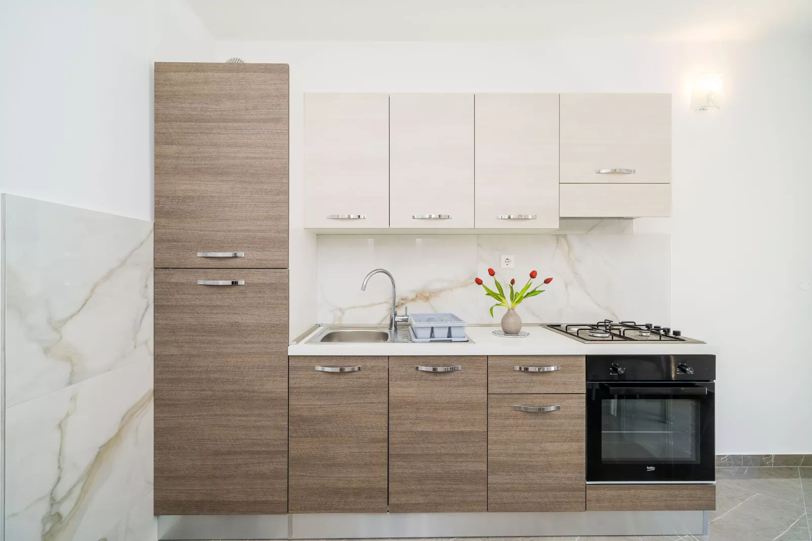 Apartments & Rooms Barišić-Standard One Bedroom Apartment with Balcony and Garden View(APT-3)-Keuken