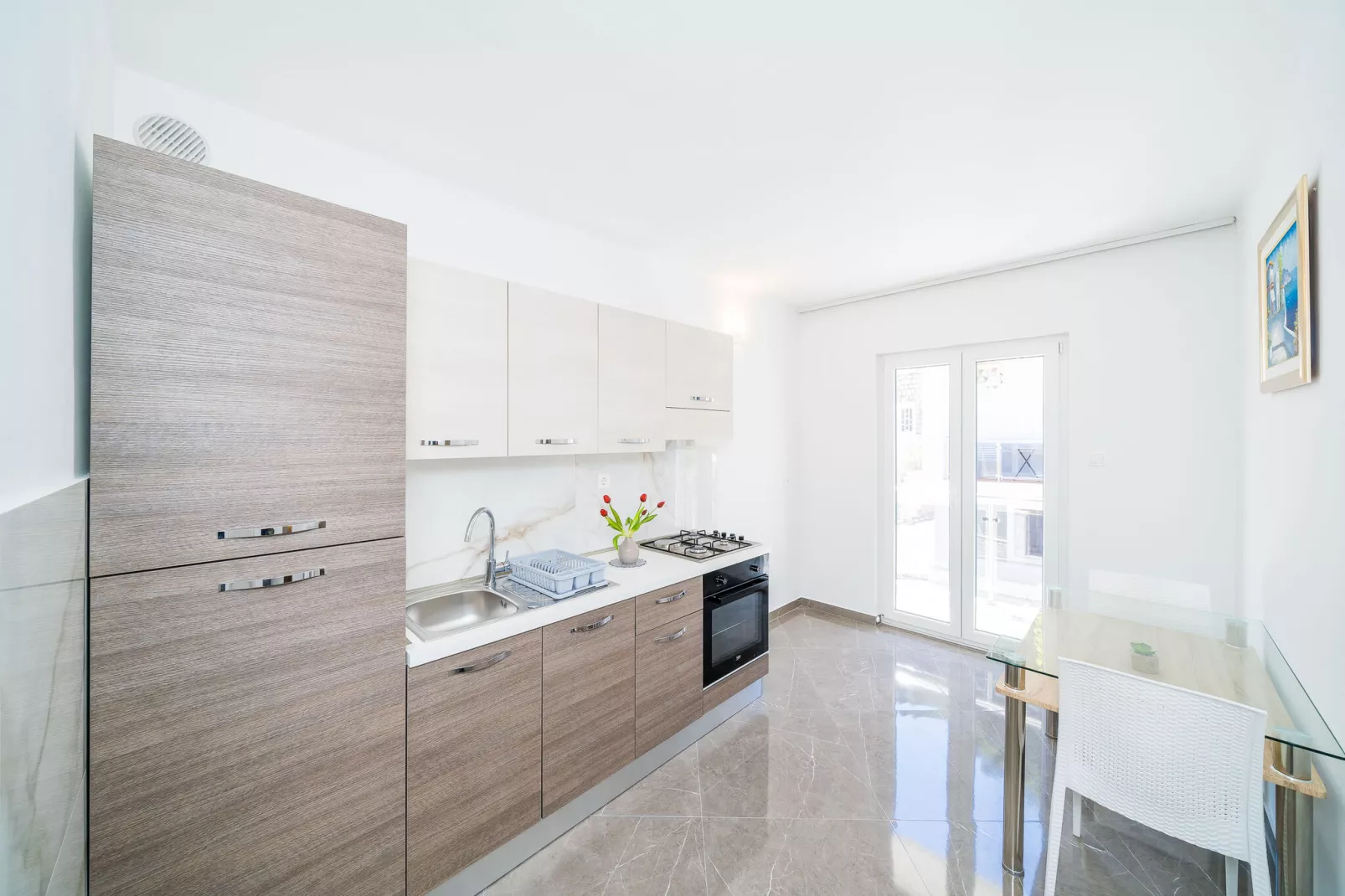 Apartments & Rooms Barišić-Standard One Bedroom Apartment with Balcony and Garden View(APT-3)-Keuken