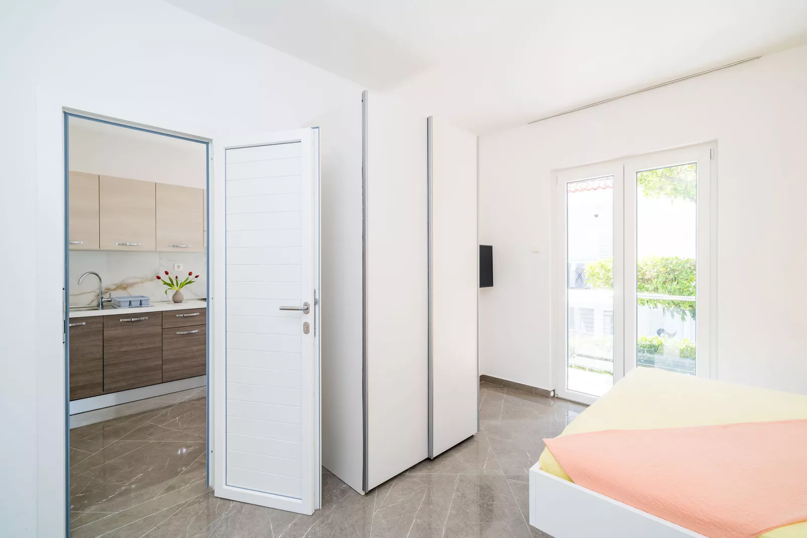 Apartments & Rooms Barišić-Standard One Bedroom Apartment with Balcony and Garden View(APT-3)-Slaapkamer
