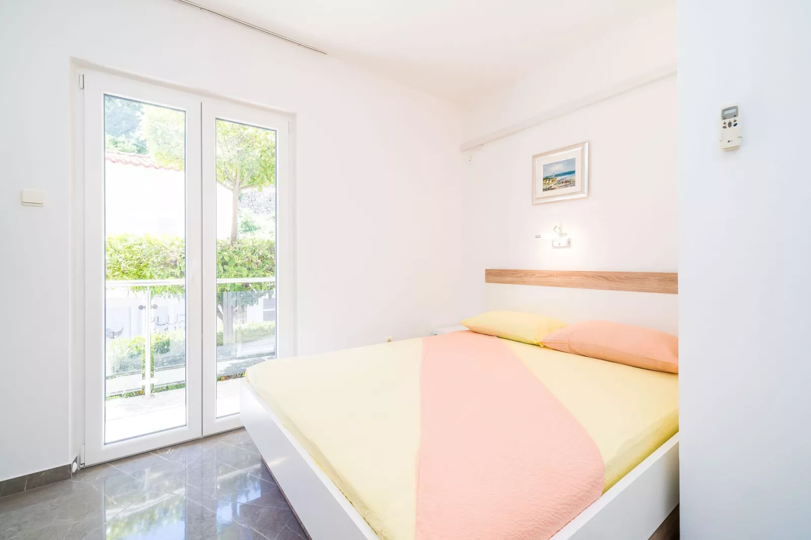 Apartments & Rooms Barišić-Standard One Bedroom Apartment with Balcony and Garden View(APT-3)-Slaapkamer