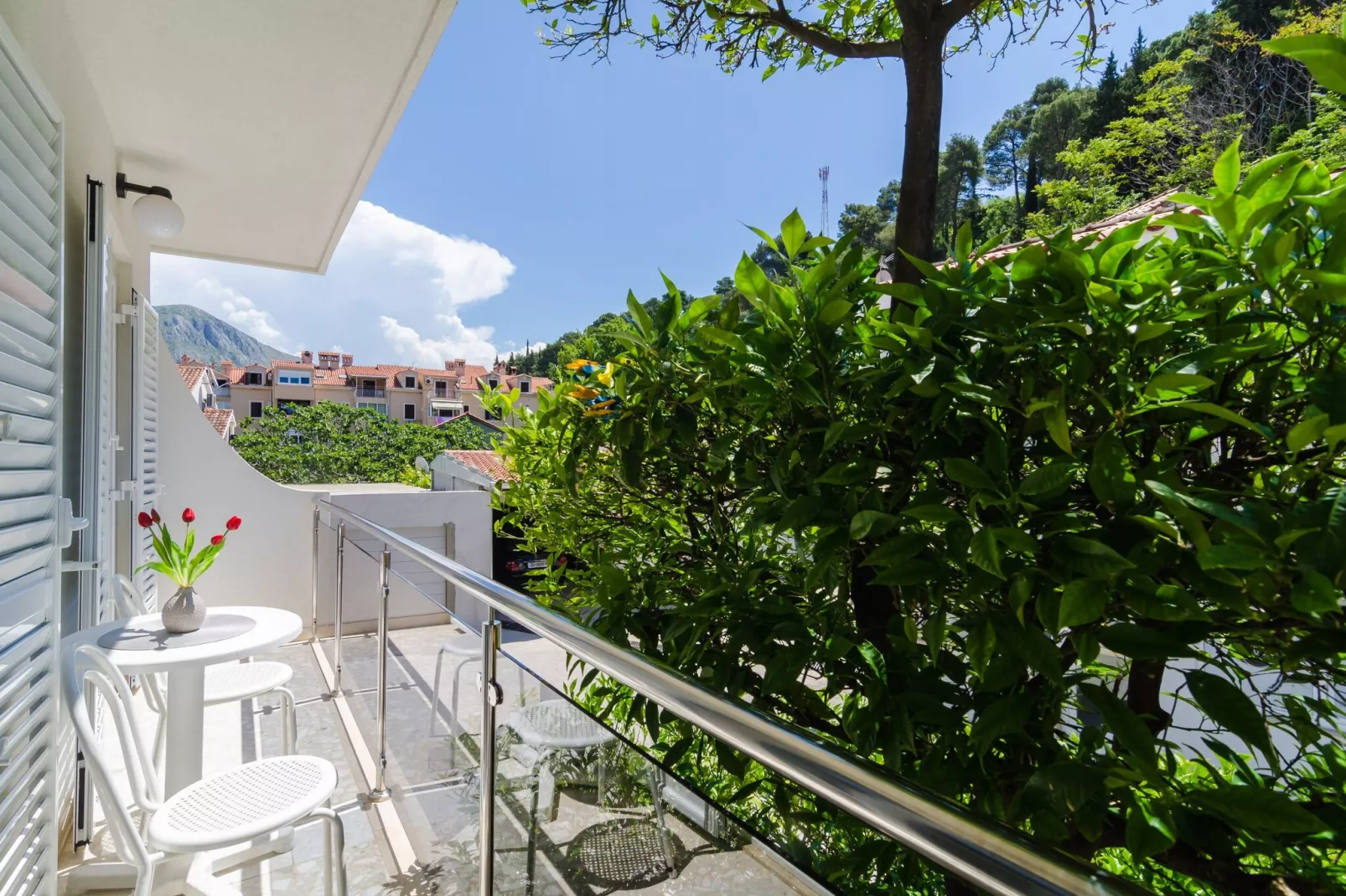 Apartments & Rooms Barišić-Standard One Bedroom Apartment with Balcony and Garden View(APT-3)-Terrasbalkon