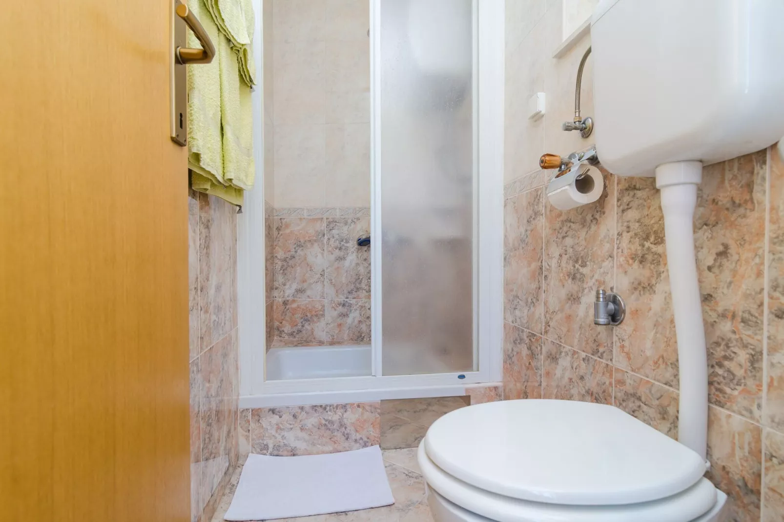 Apartments & Rooms Barišić-Comfort One Bedroom Apartment with Balcony and Garden View (Apt Preko-5)-Badkamer