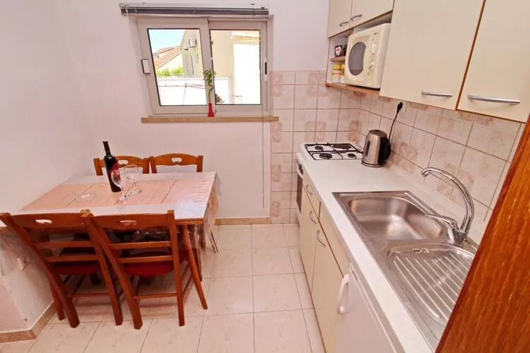 Apartments Radojković Lumbarda -One Bedroom Apartment with Terrace and Partial Sea View(A1)-Keuken