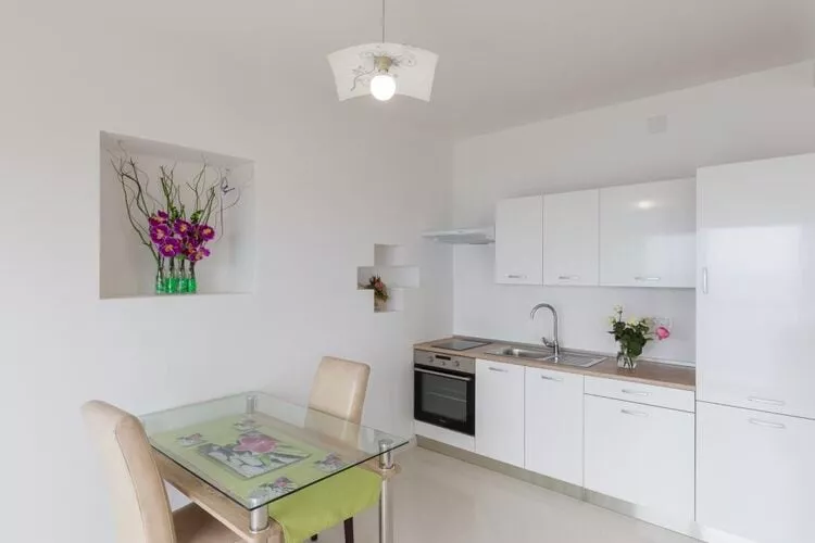 Apartments Manuela - One-Bedroom Apartment with Balcony and Sea View-Eetkamer