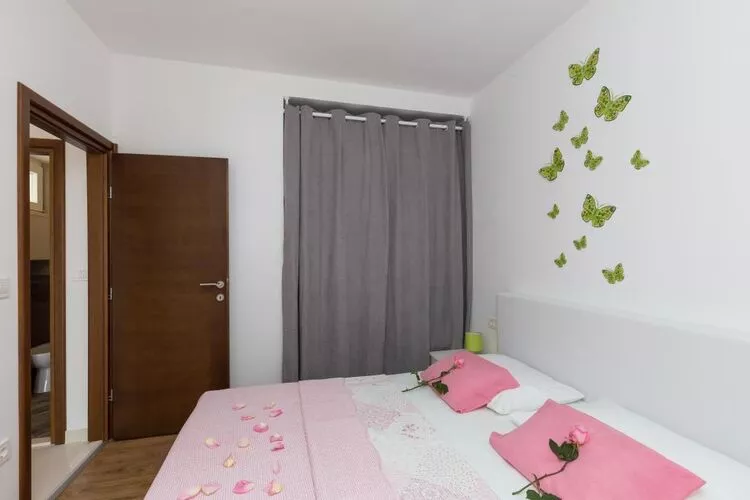 Apartments Manuela - One-Bedroom Apartment with Balcony and Sea View-Slaapkamer