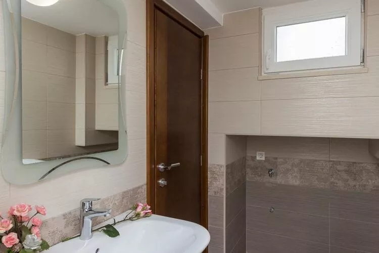 Apartments Manuela - One-Bedroom Apartment with Balcony and Sea View-Badkamer