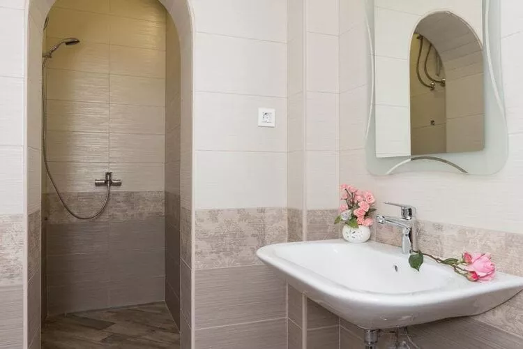 Apartments Manuela - One-Bedroom Apartment with Balcony and Sea View-Badkamer