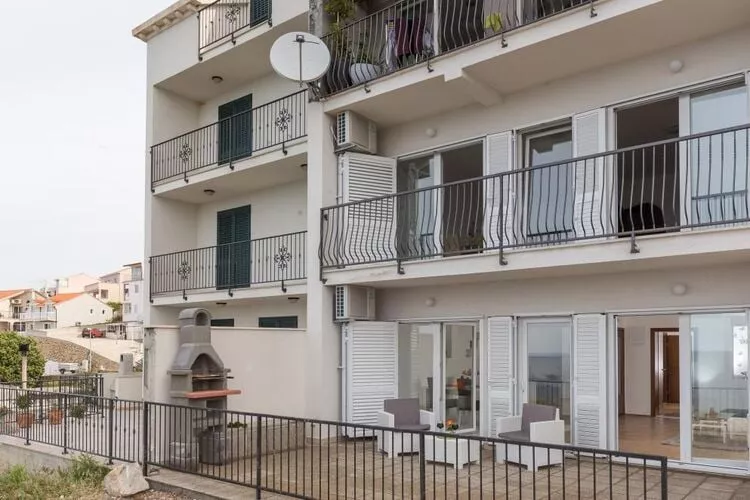 Apartments Manuela - One-Bedroom Apartment with Balcony and Sea View-Buitenlucht