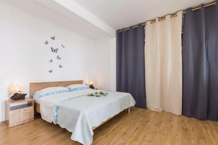 Apartments Manuela - Comfort One-Bedroom Apartment with Terrace and Sea View-Slaapkamer