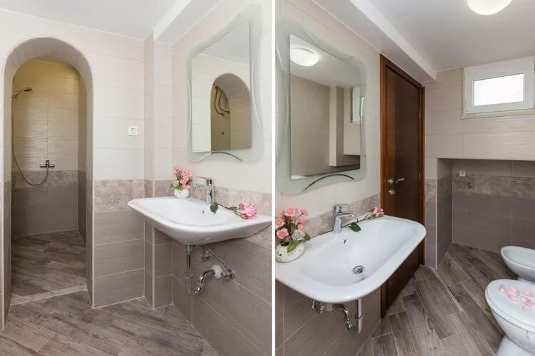 Apartments Manuela - Comfort One-Bedroom Apartment with Terrace and Sea View-Badkamer