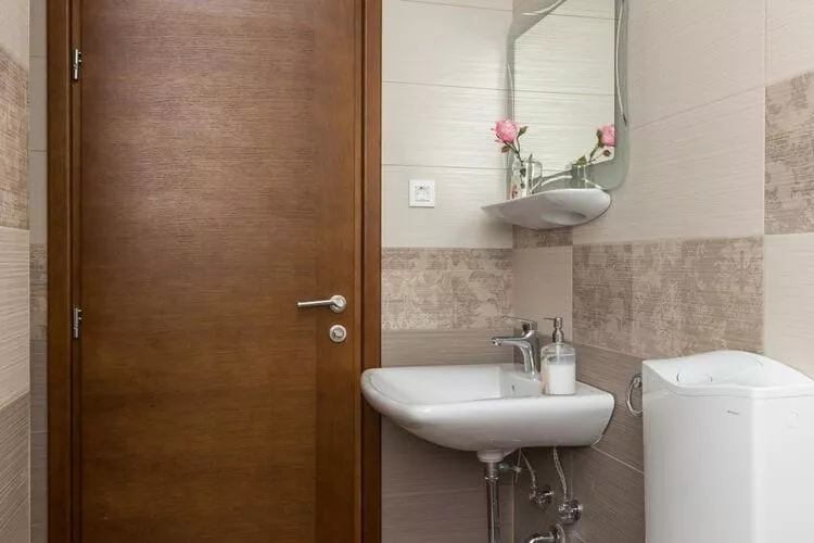 Apartments Manuela - Comfort One-Bedroom Apartment with Terrace and Sea View-Badkamer