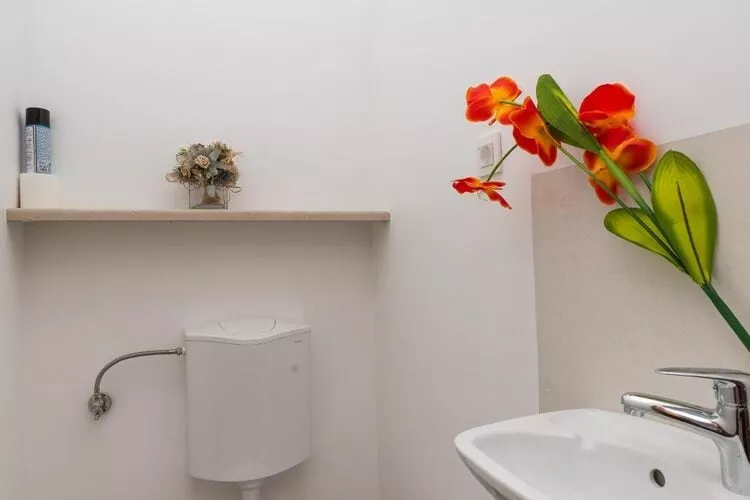 Apartments Manuela - Comfort One-Bedroom Apartment with Terrace and Sea View-Badkamer
