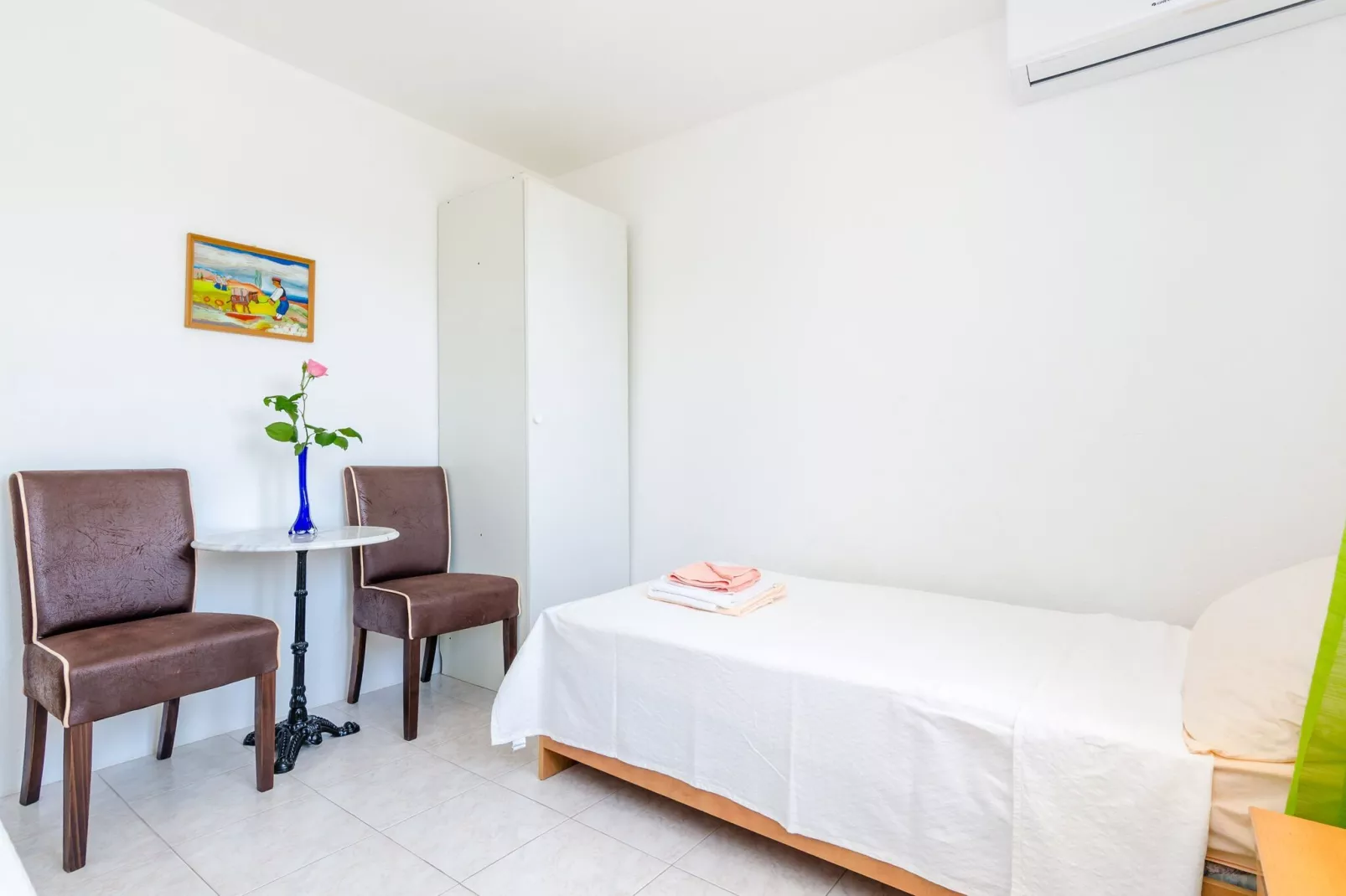 Villa Bind - Twin Room with Patio and Garden View (R1)-Slaapkamer