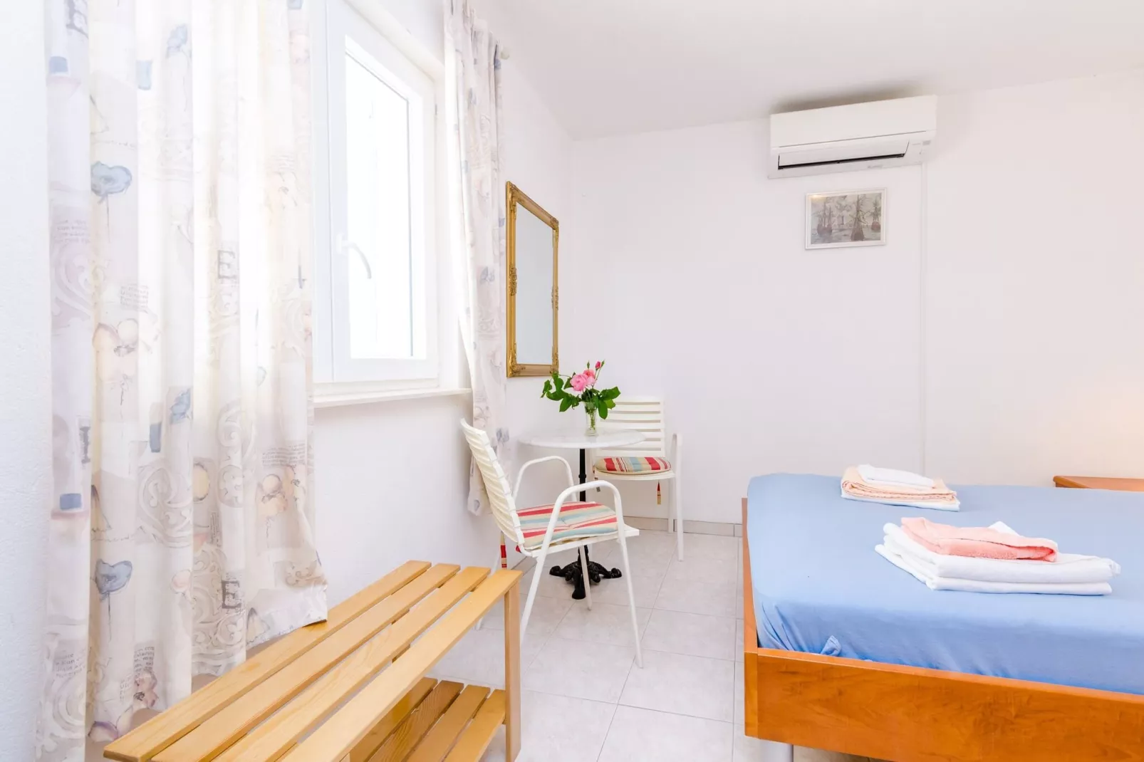 Villa Bind - Superior Double Room with Patio and Garden View (R2)-Slaapkamer