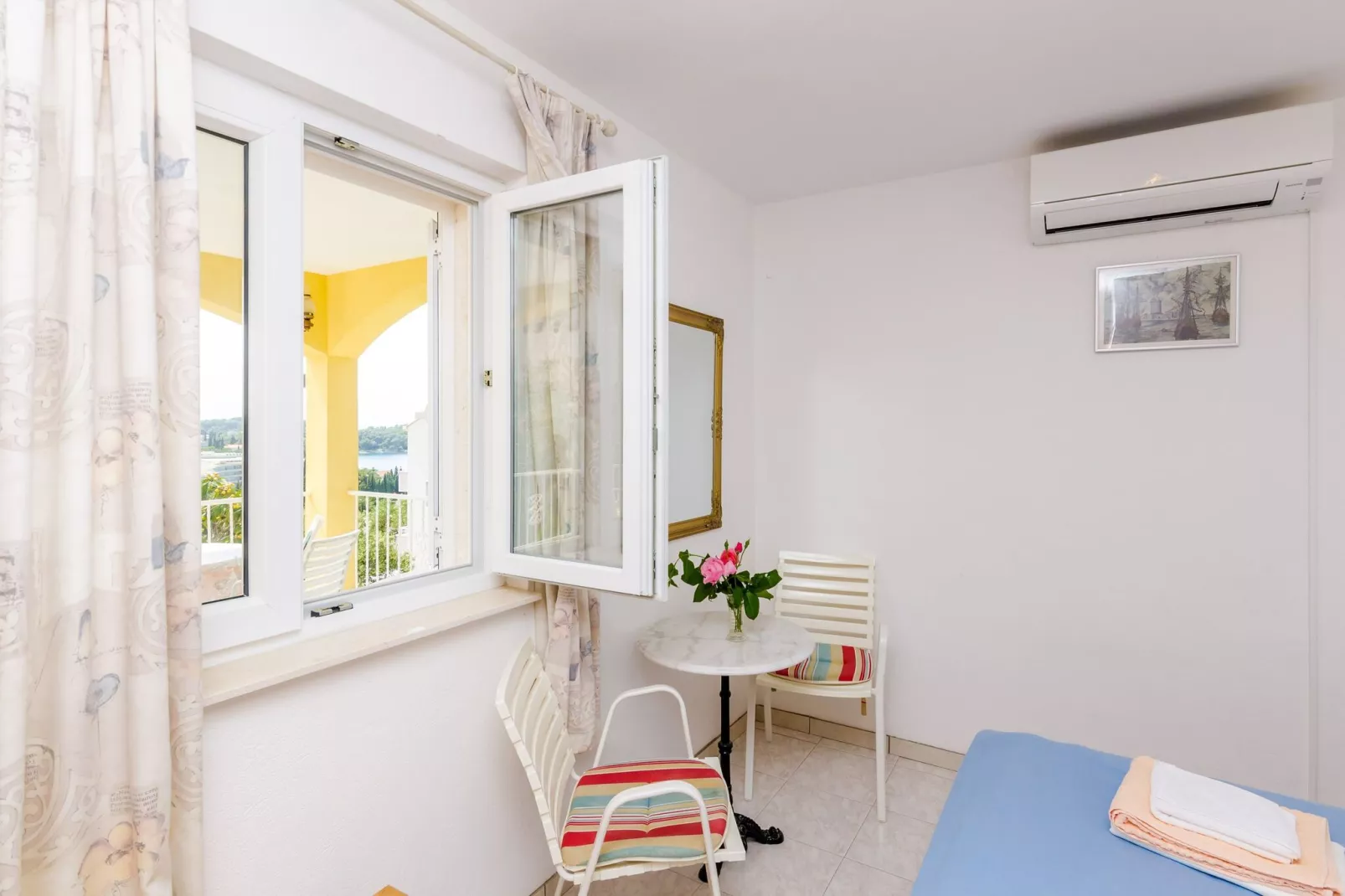 Villa Bind - Superior Double Room with Patio and Garden View (R2)-Slaapkamer