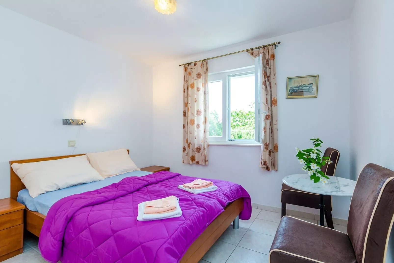 Villa Bind - Basic Double Room with Patio and Garden View (R3)-Slaapkamer