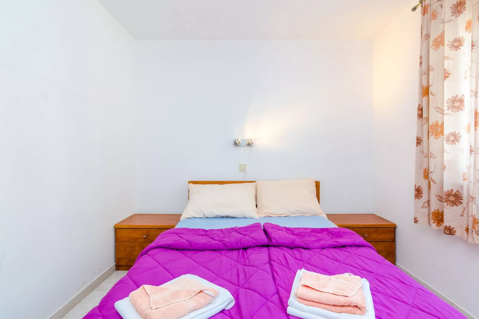 Villa Bind - Basic Double Room with Patio and Garden View (R3)-Slaapkamer