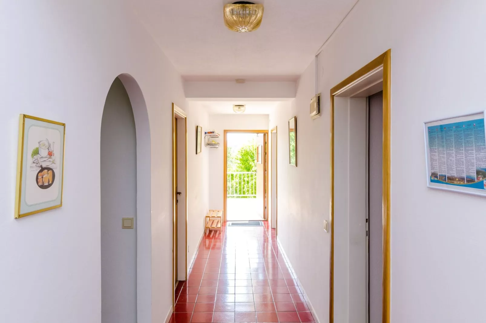 Villa Bind - Basic Double Room with Patio and Garden View (R3)-Binnen