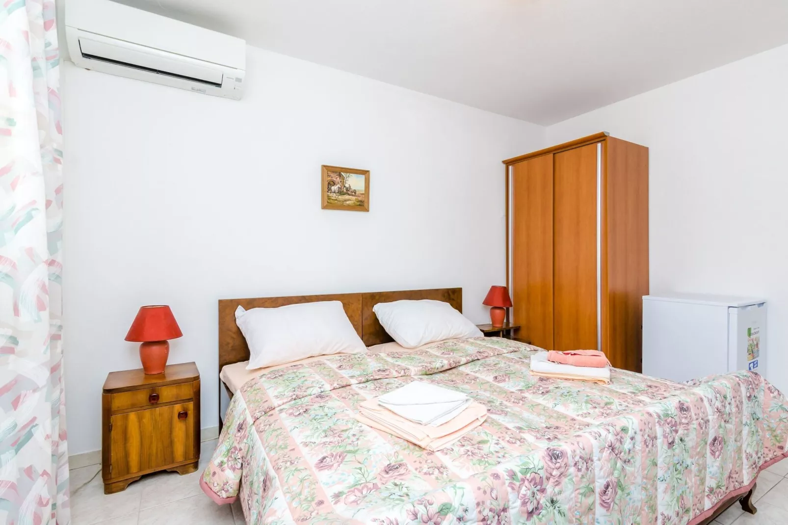 Villa Bind - Comfort Double Room with Patio and Garden View (R4)-Slaapkamer
