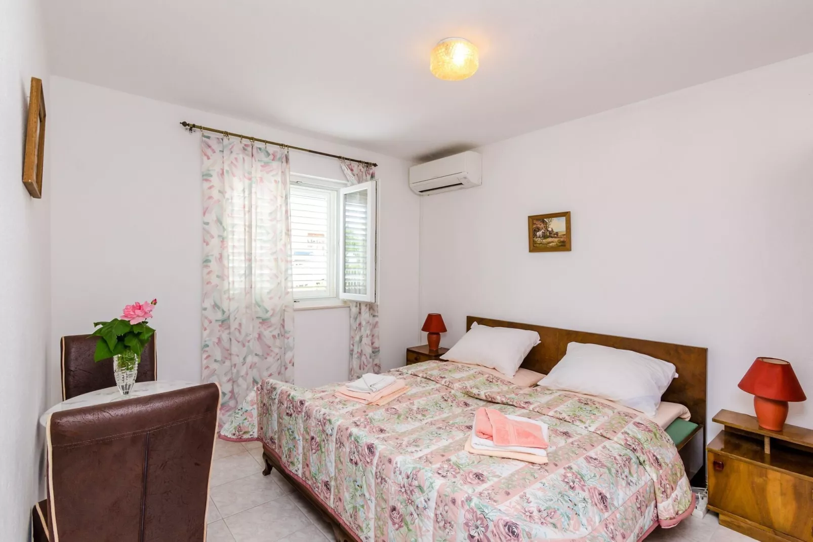 Villa Bind - Comfort Double Room with Patio and Garden View (R4)-Slaapkamer
