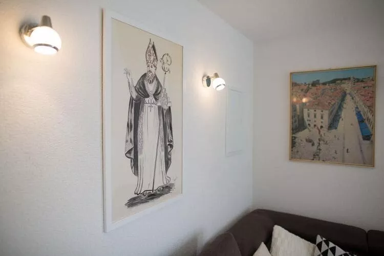 Serious Job Apartment - One Bedroom Apartment with Shared Terrace (veći)-Woonkamer