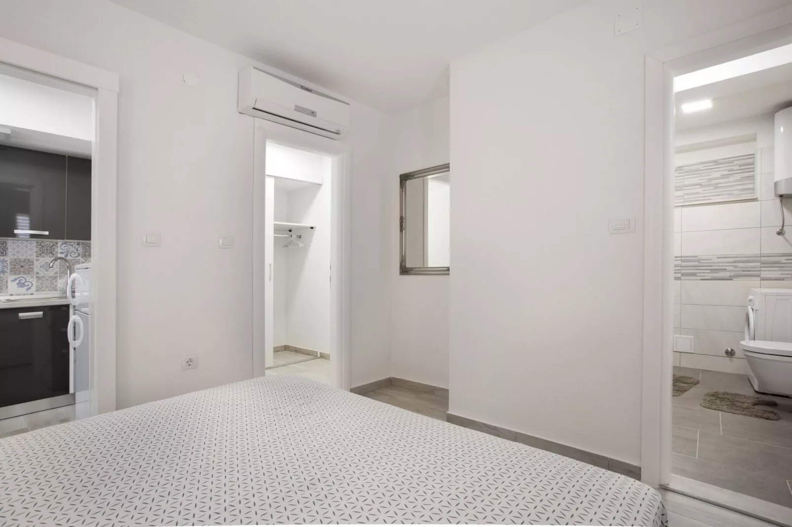 Serious Job Apartment - One Bedroom Apartment with Shared Terrace (veći)-Slaapkamer
