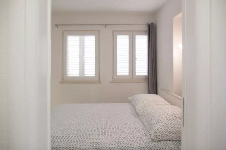 Serious Job Apartment - One Bedroom Apartment with Shared Terrace (veći)-Slaapkamer