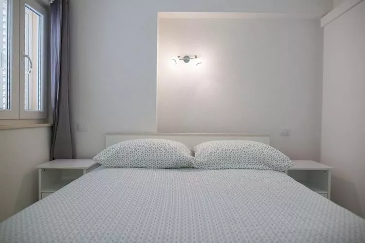Serious Job Apartment - One Bedroom Apartment with Shared Terrace (veći)-Slaapkamer