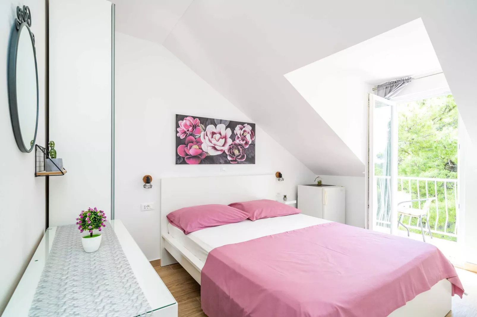 Apartment & Rooms Papa - Superior Double or Twin Room with Balcony and Partial Sea View (Soba 1)-Slaapkamer