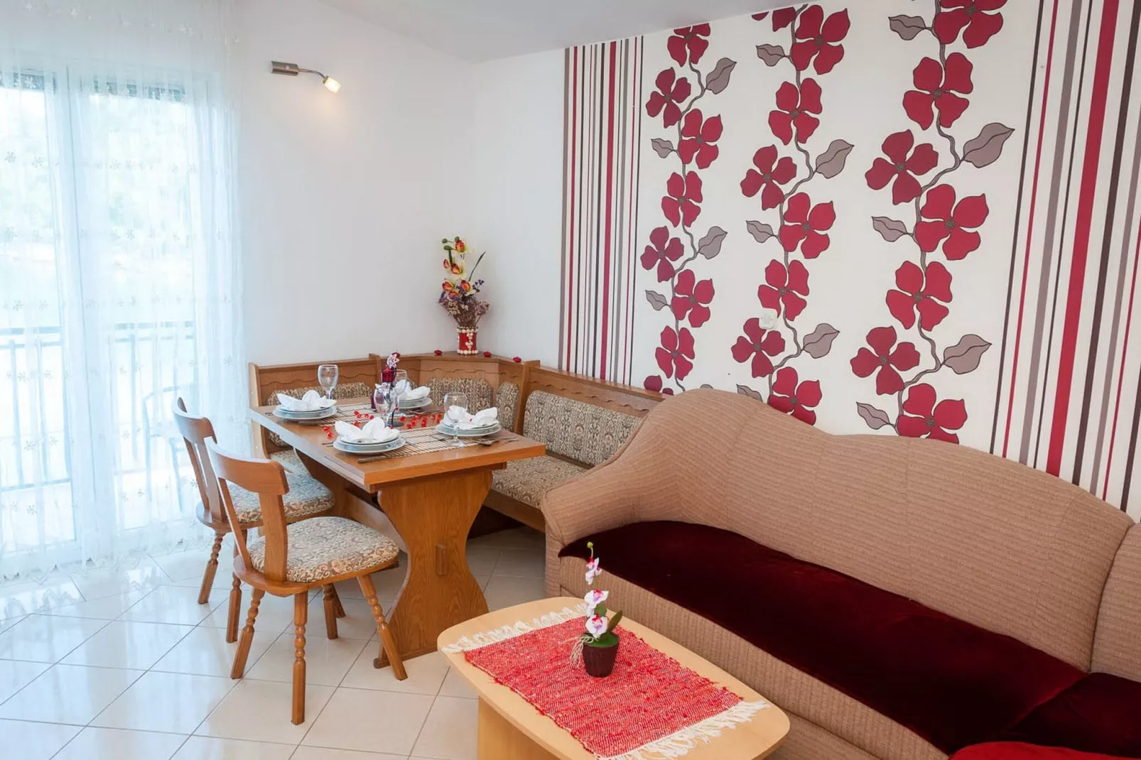 Apartments Tiho & Jelena- One Bedroom Apartment with Balcony and Sea View (Maestral)-Woonkamer