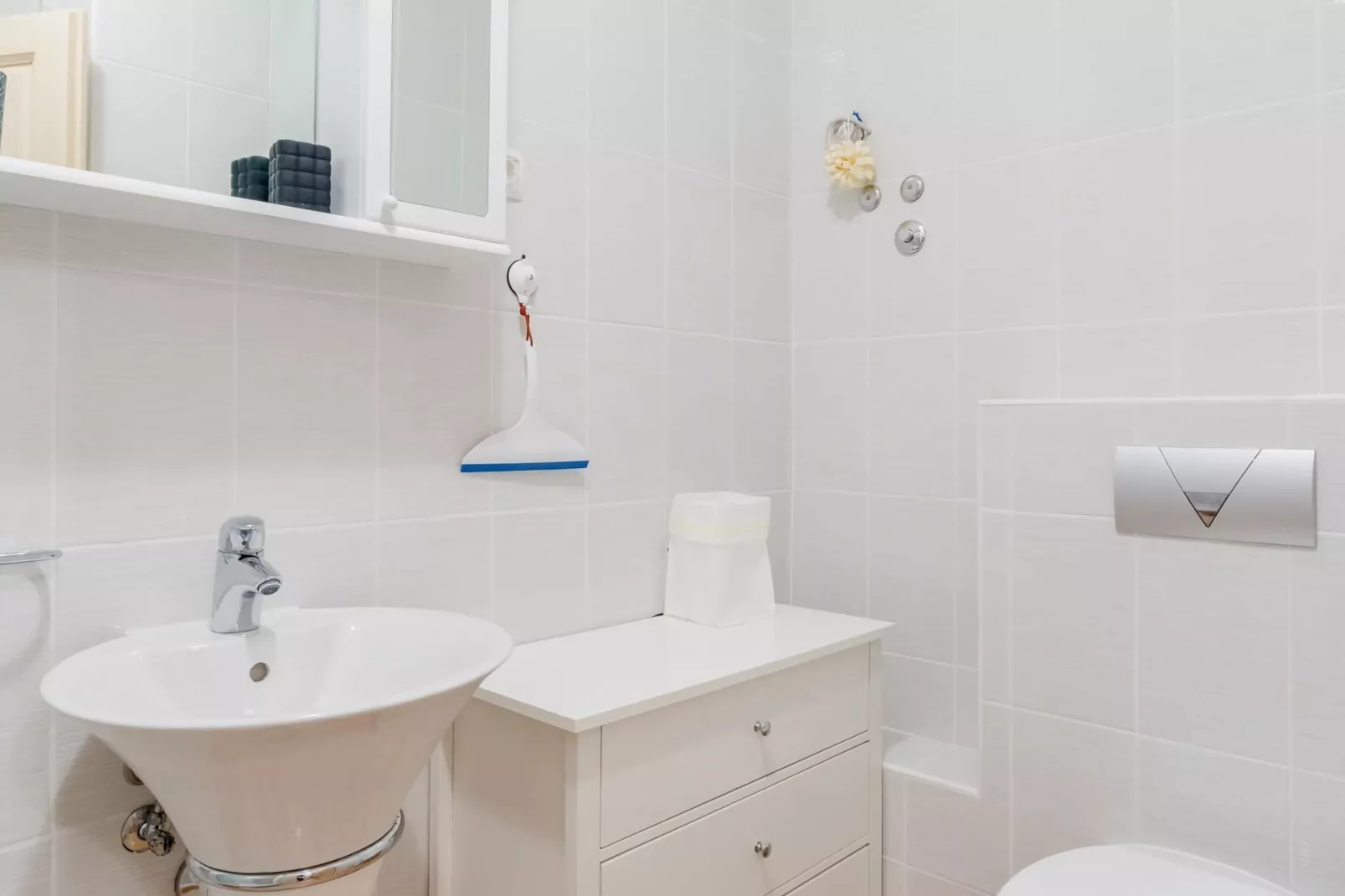 Apartments Villa Kameja - One Bedroom Apartment with Balcony and Sea View (Plavi)-Badkamer