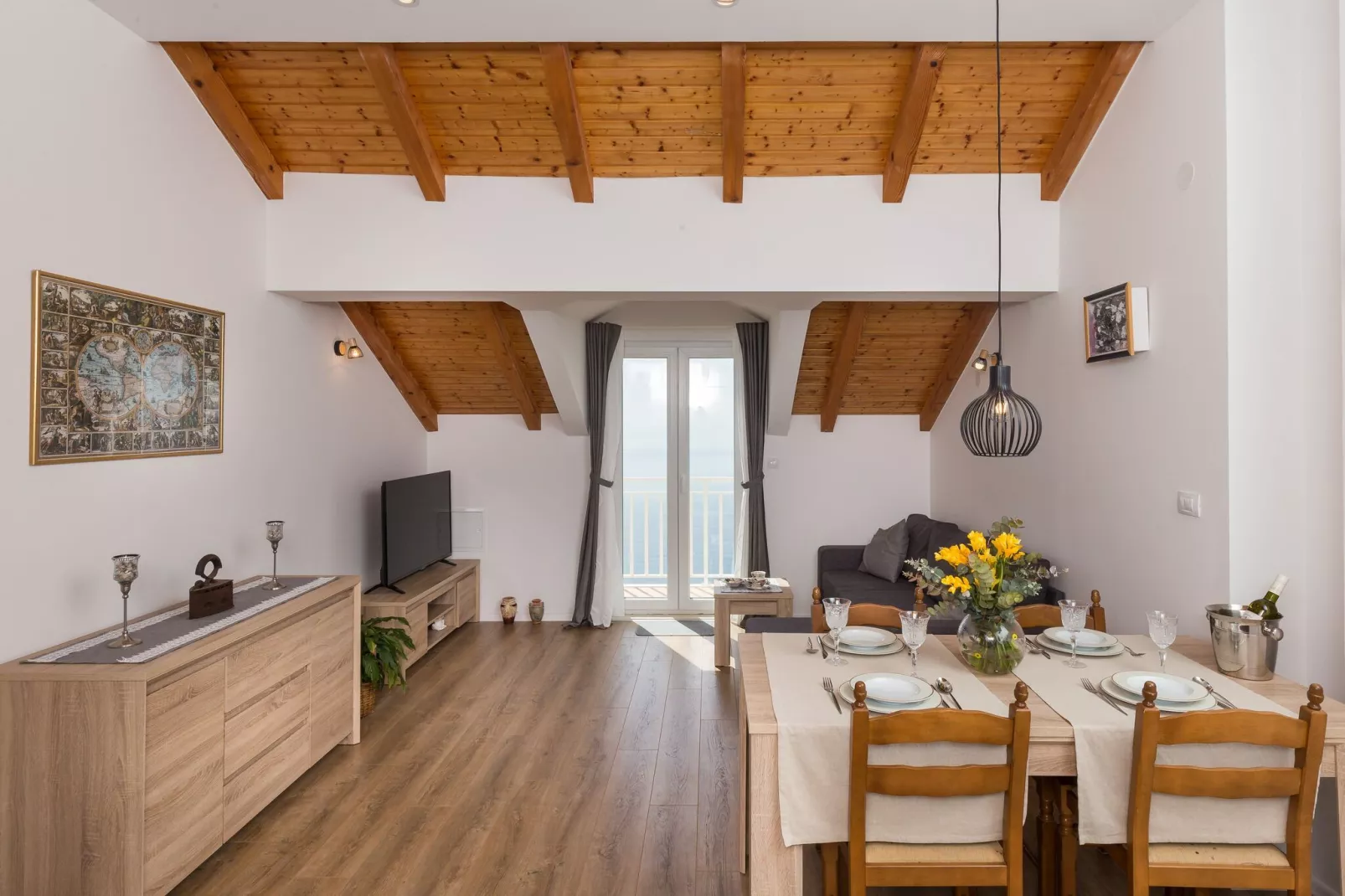 Apartment M&K - Two Bedroom Apartment with Balcony and Sea View-Eetkamer