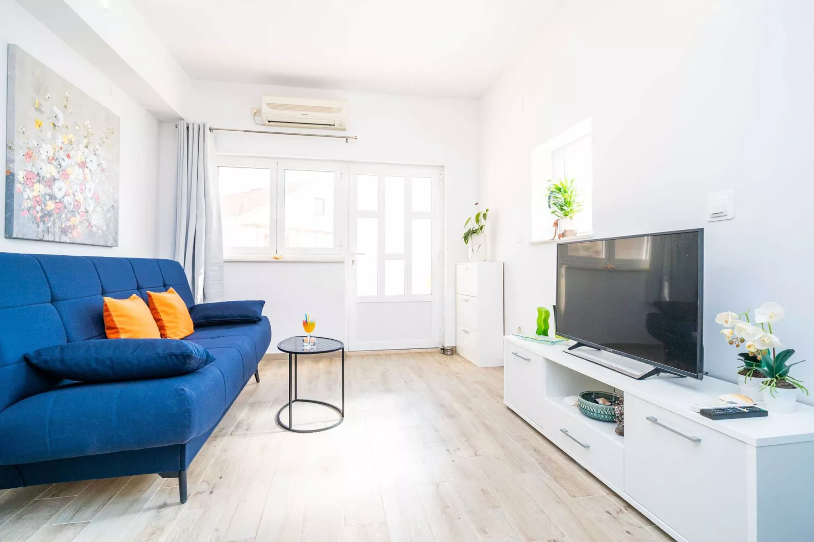 Apartments Blažević - One Bedroom Apt with Terrace-Woonkamer