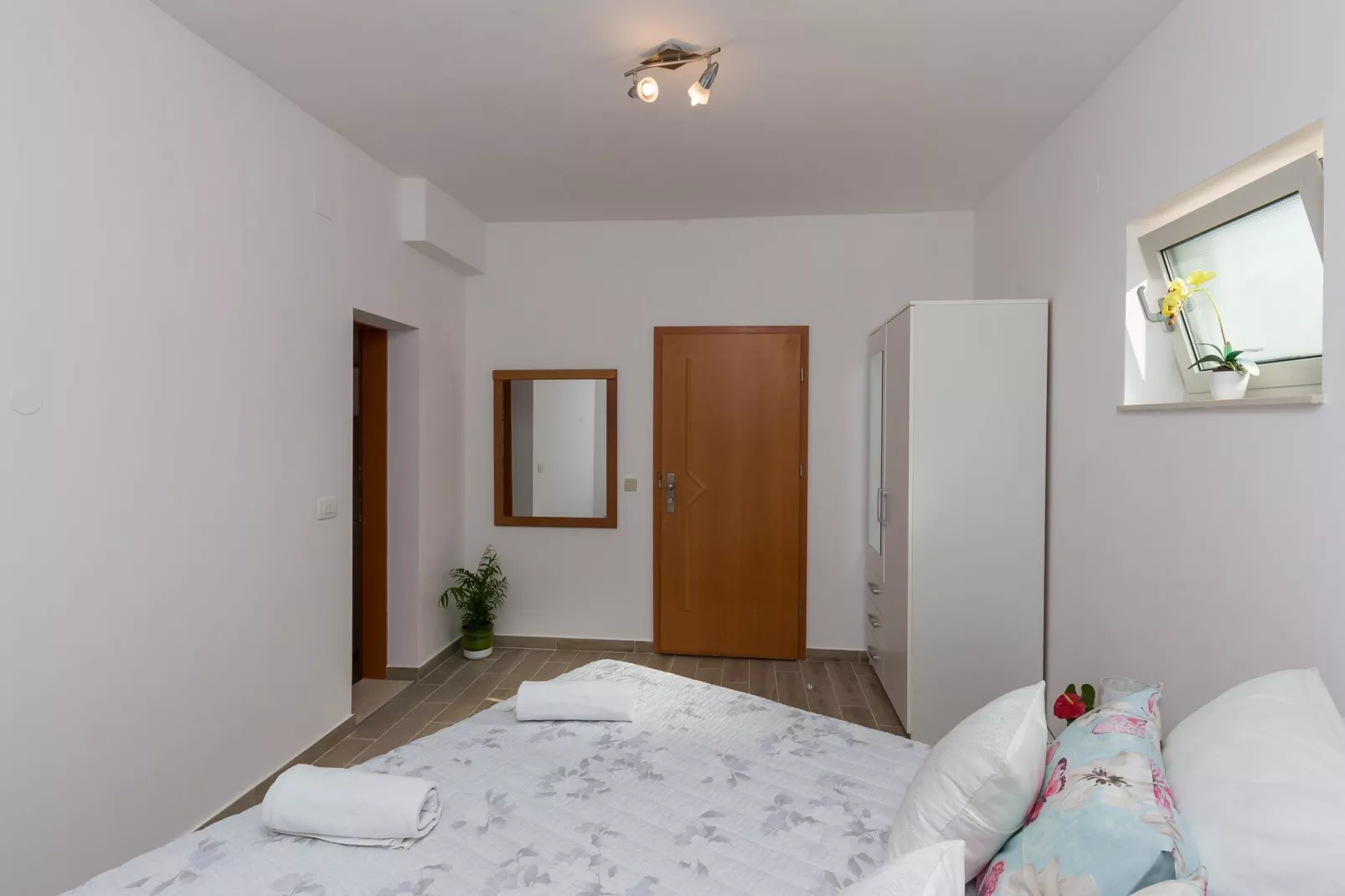 Apartments Blažević - One Bedroom Apt with Terrace-Slaapkamer