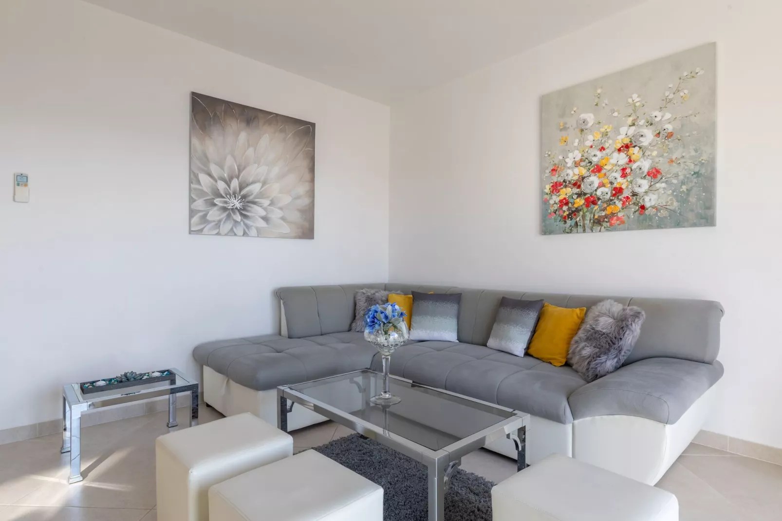 Apartments Blažević - Two Bedroom Apt with  Hot Tub-Woonkamer