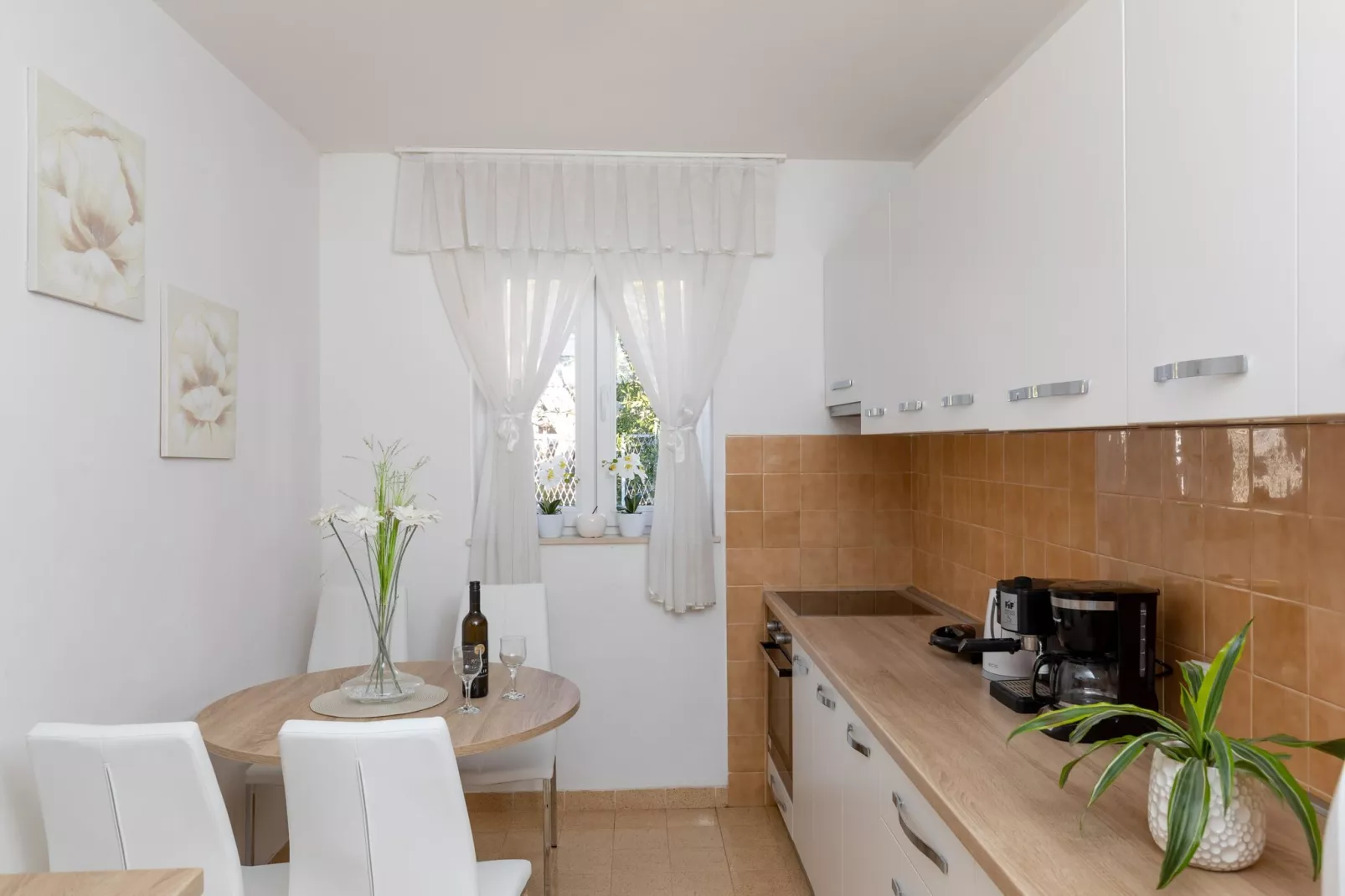Apartments Blažević - Two Bedroom Apt with  Hot Tub-Keuken