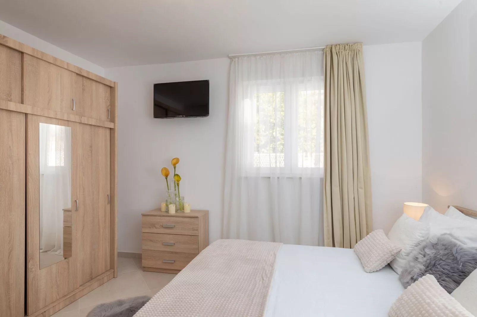 Apartments Blažević - Two Bedroom Apt with  Hot Tub