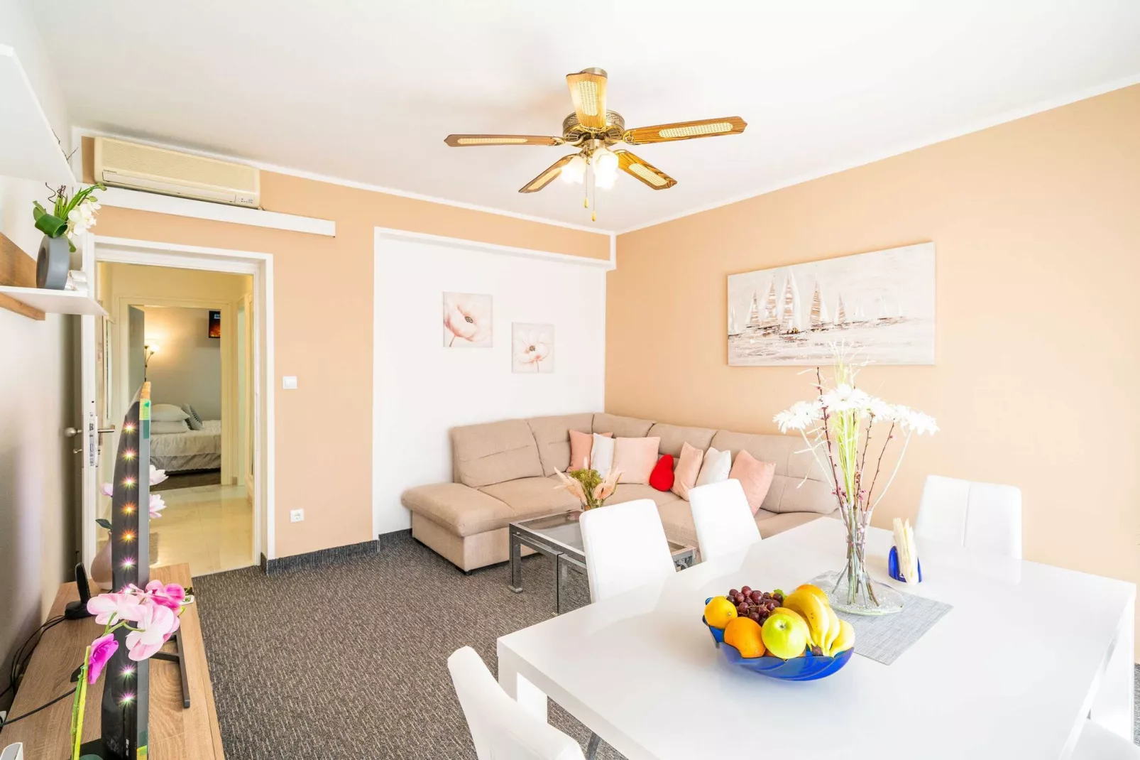 Apartments Blažević - Comfort Two Bedroom Apt with Hot Tub and Sea View-Eetkamer