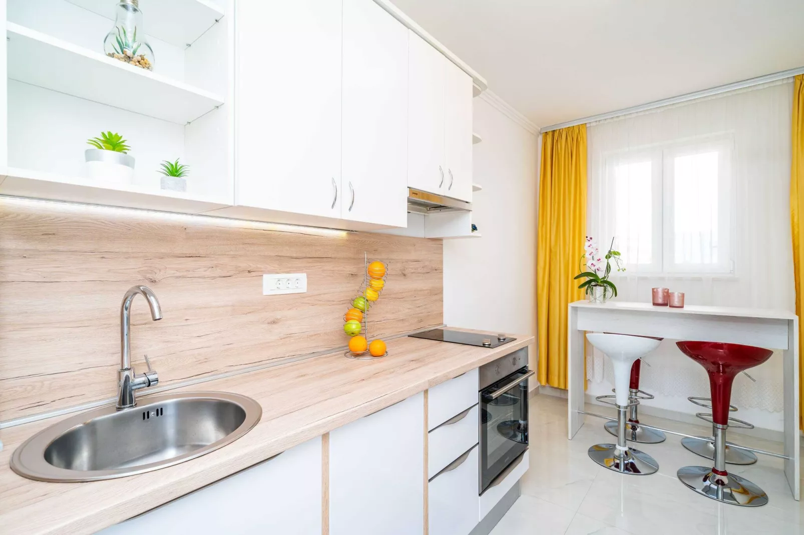 Apartments Blažević - Comfort Two Bedroom Apt with Hot Tub and Sea View-Keuken