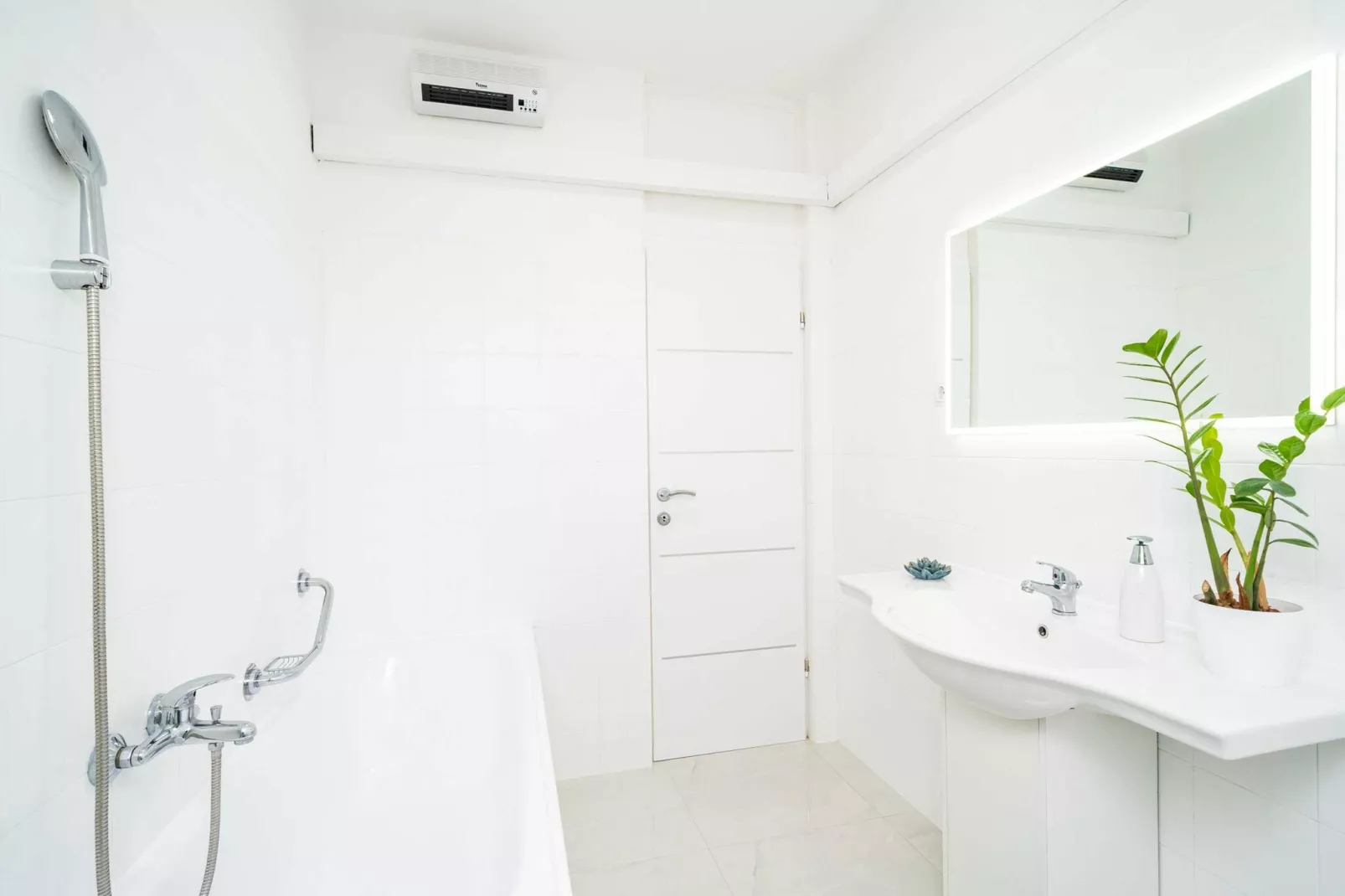 Apartments Blažević - Comfort Two Bedroom Apt with Hot Tub and Sea View-Badkamer