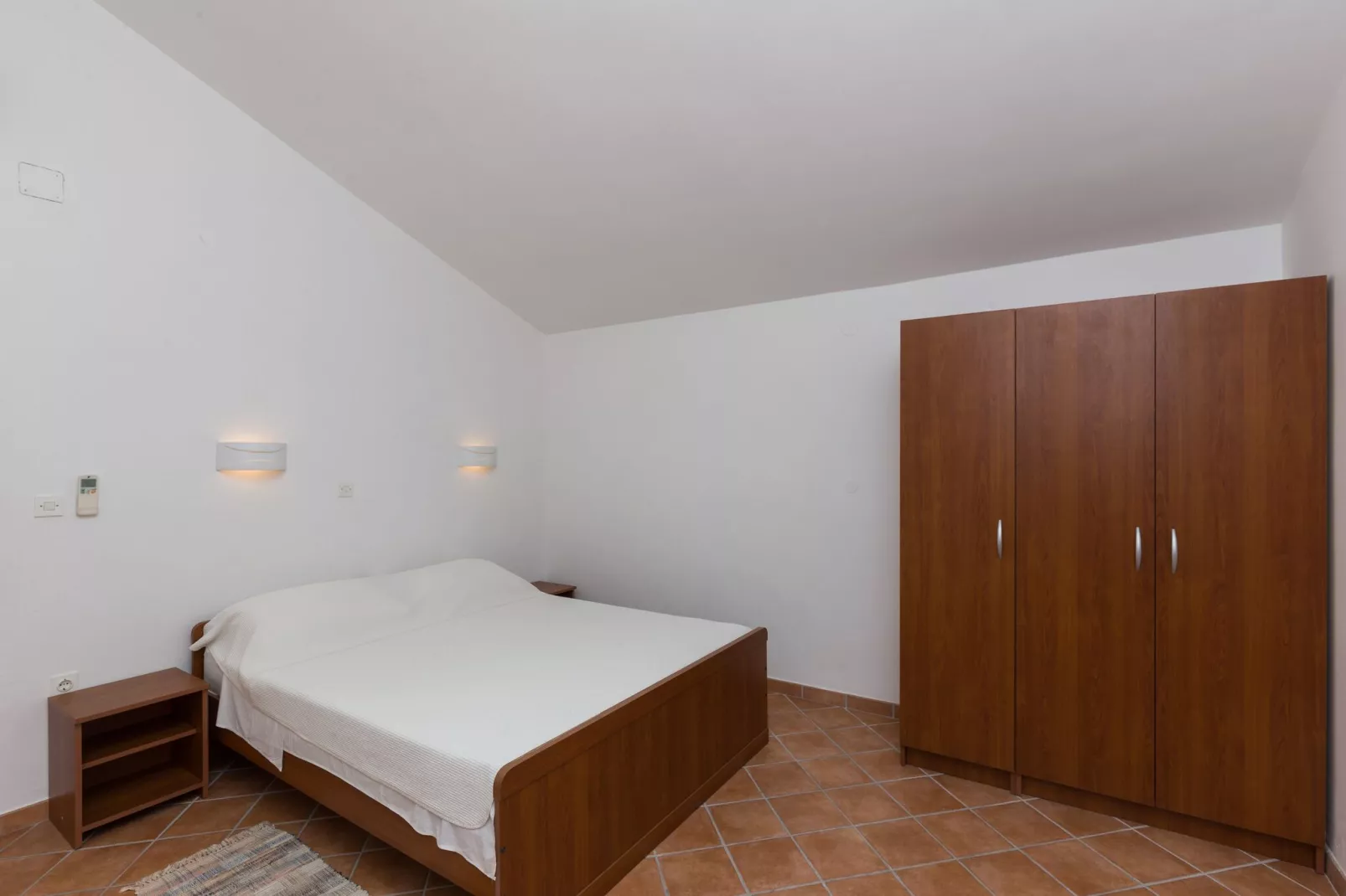 Villa Dubravka - Premium One Bedroom Apartment with Balcony and Sea View (Apartman 5)-Slaapkamer