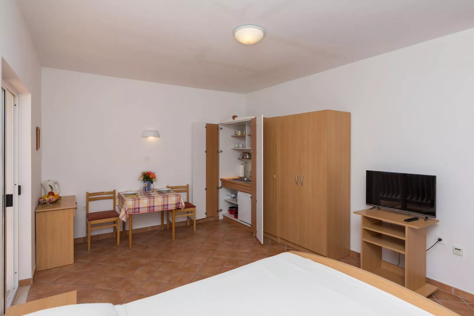 Villa Dubravka - Superior One Bedroom Apartment with Balcony and Sea View (Apartman 6)-Slaapkamer