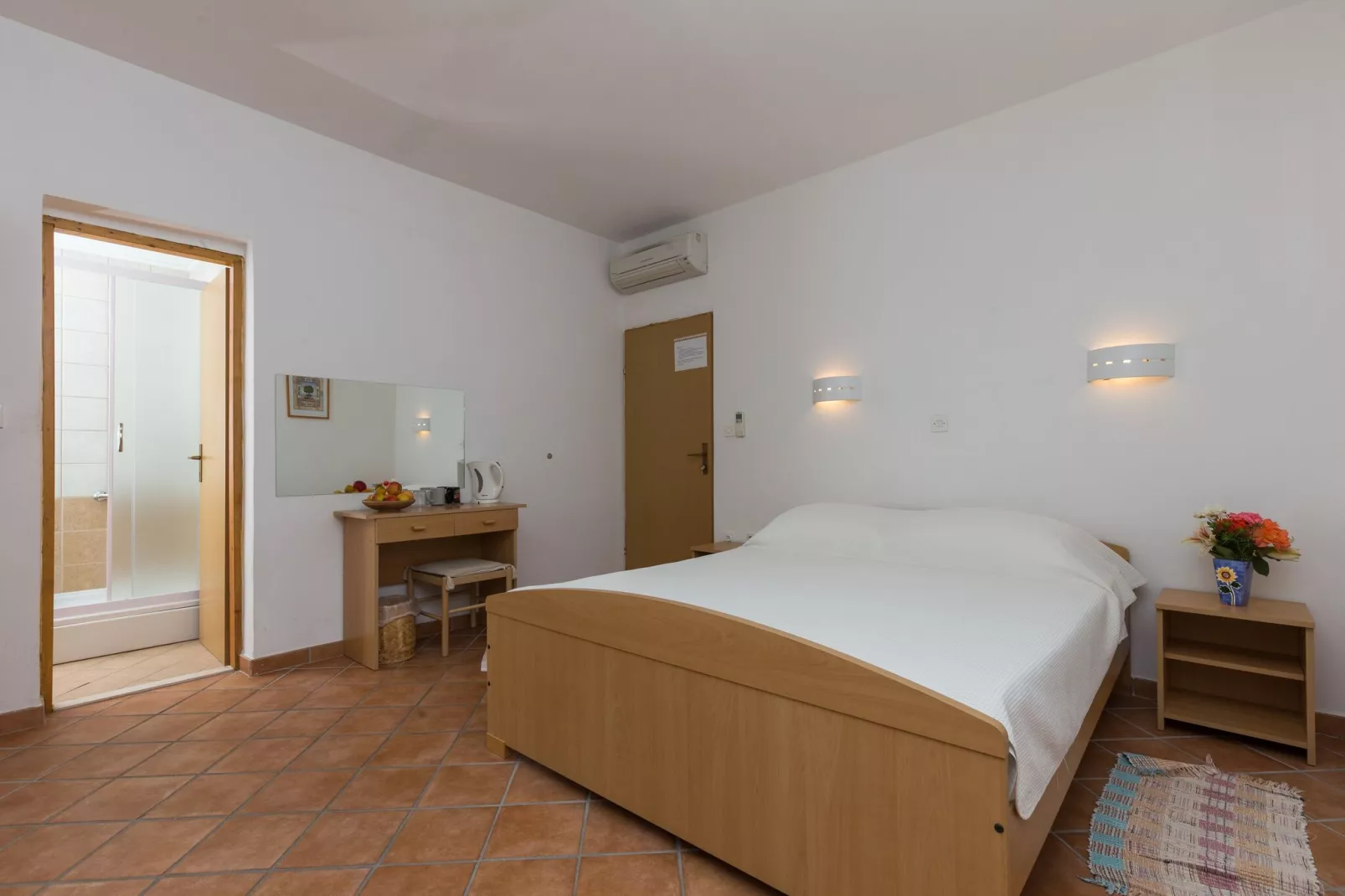 Villa Dubravka - Superior One Bedroom Apartment with Balcony and Sea View (Apartman 6)-Slaapkamer