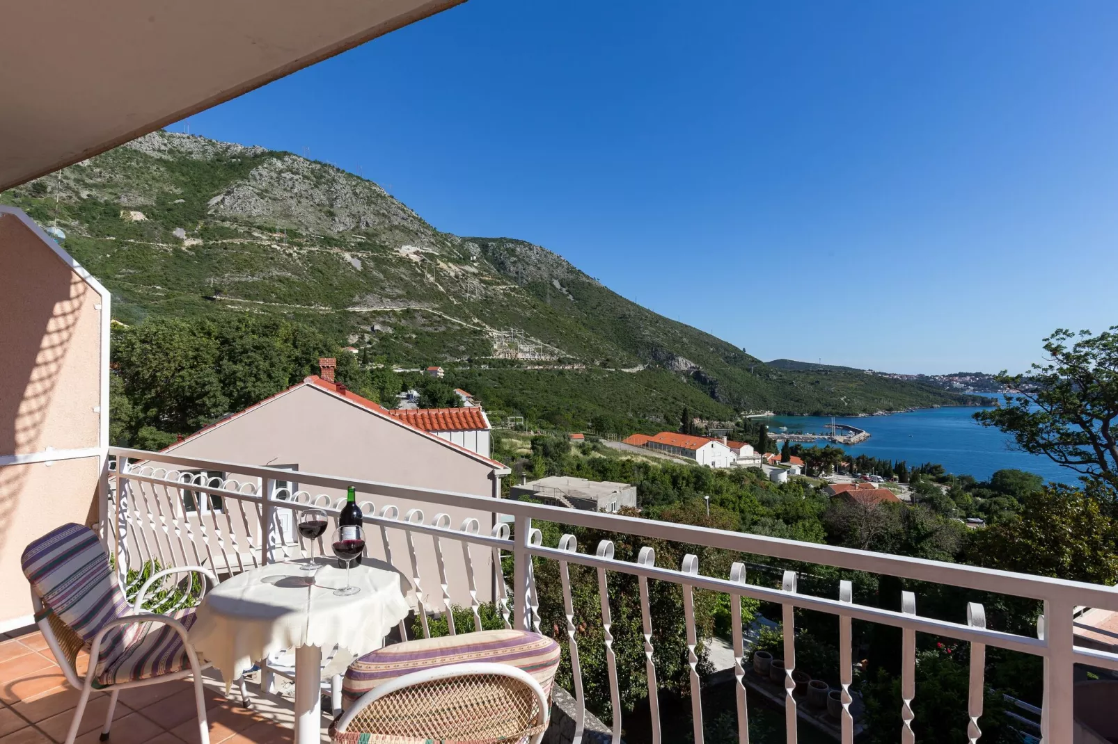 Villa Dubravka - Superior One Bedroom Apartment with Balcony and Sea View (Apartman 6)-Terrasbalkon