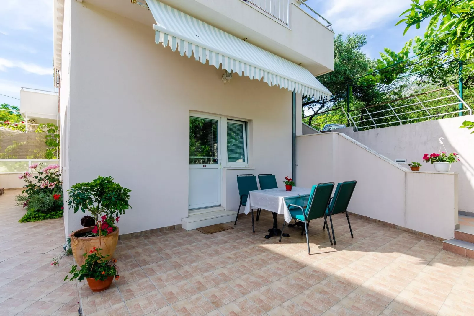Apartments Mali Paradiso - One Bedroom Apartment with Terrace and Pool View(A3)-Terras