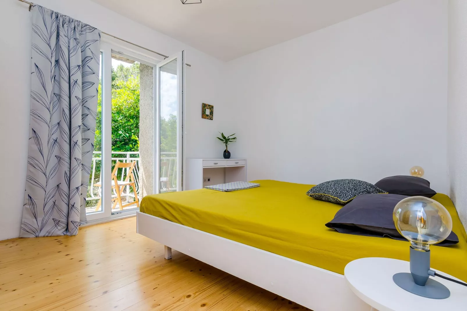Apartment Konak - Two Bedroom Apartment with Terrace and Sea View-Slaapkamer