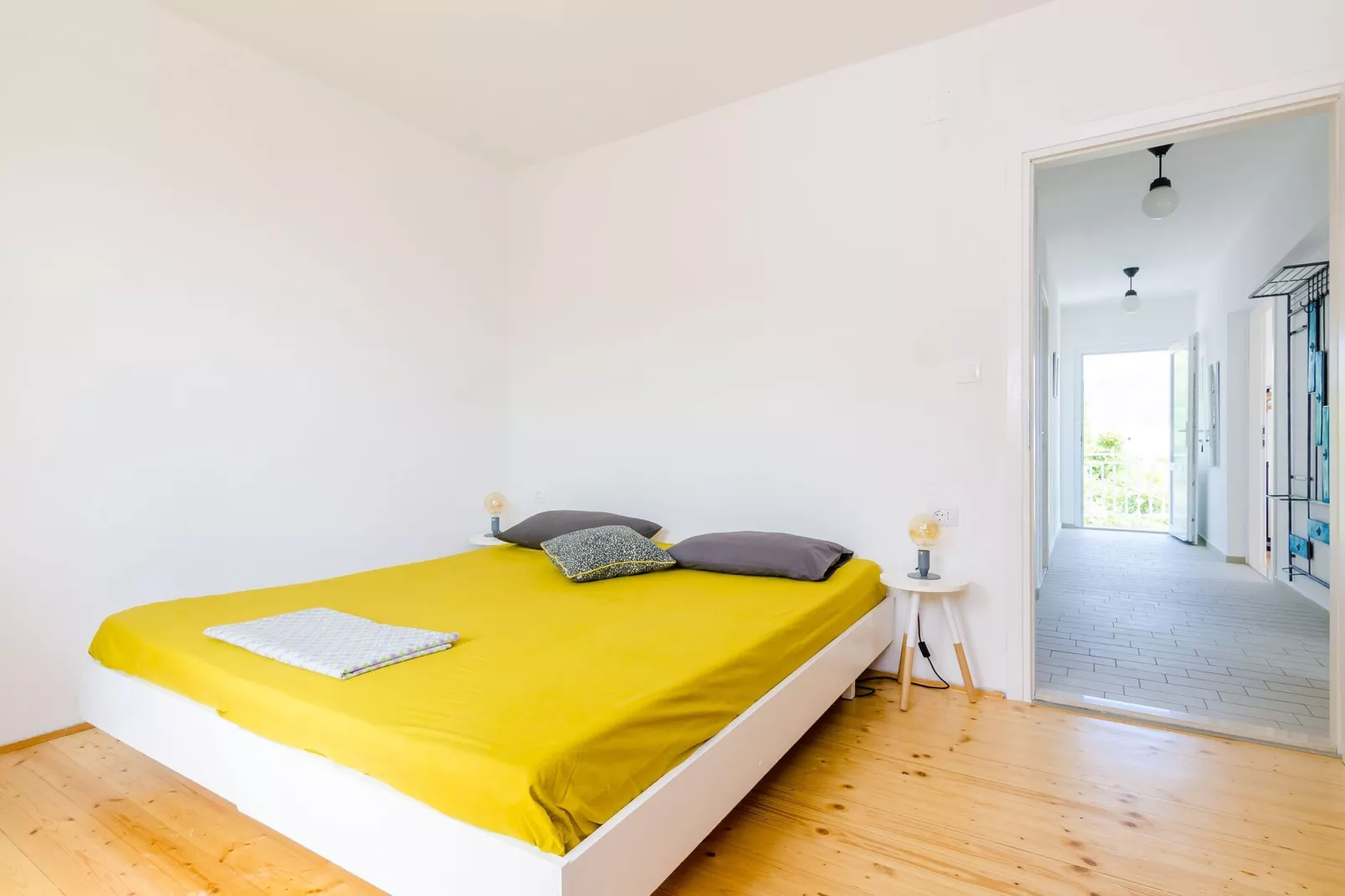 Apartment Konak - Two Bedroom Apartment with Terrace and Sea View-Slaapkamer