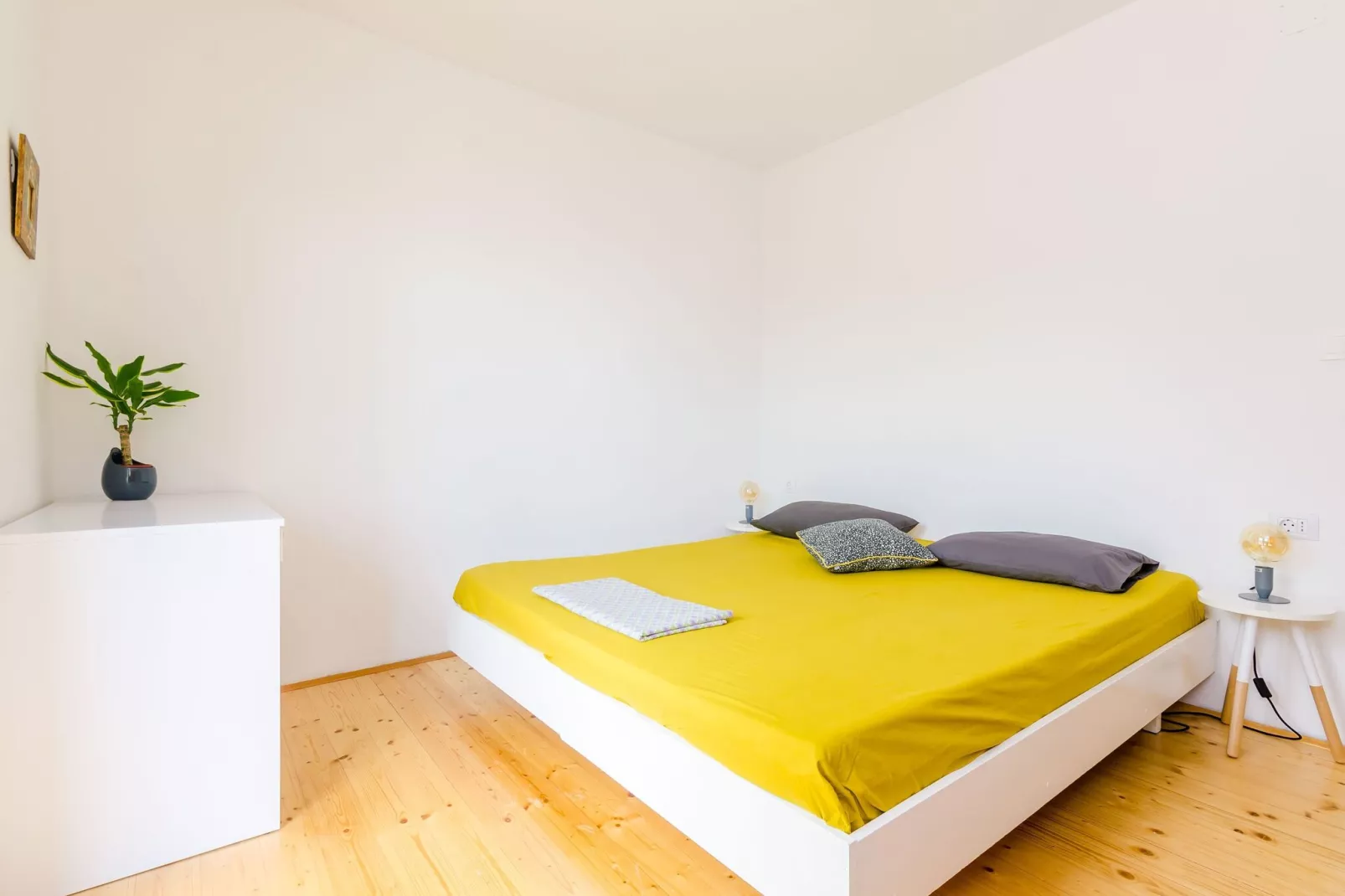 Apartment Konak - Two Bedroom Apartment with Terrace and Sea View-Slaapkamer